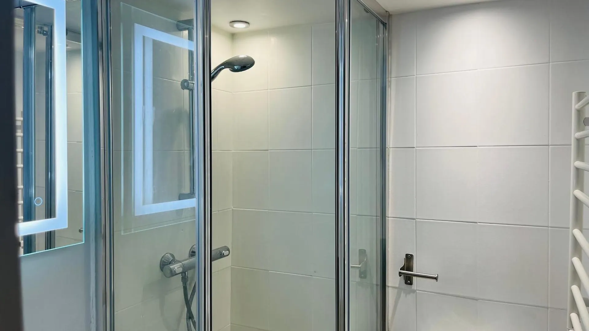 Suite Carry Villeurbanne Frankrike