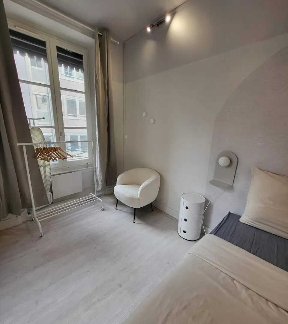Suite Carry Villeurbanne Lägenhet