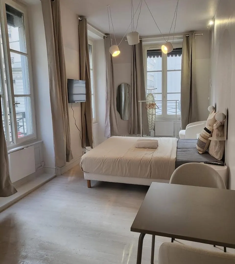 Suite Carry Villeurbanne Apartment