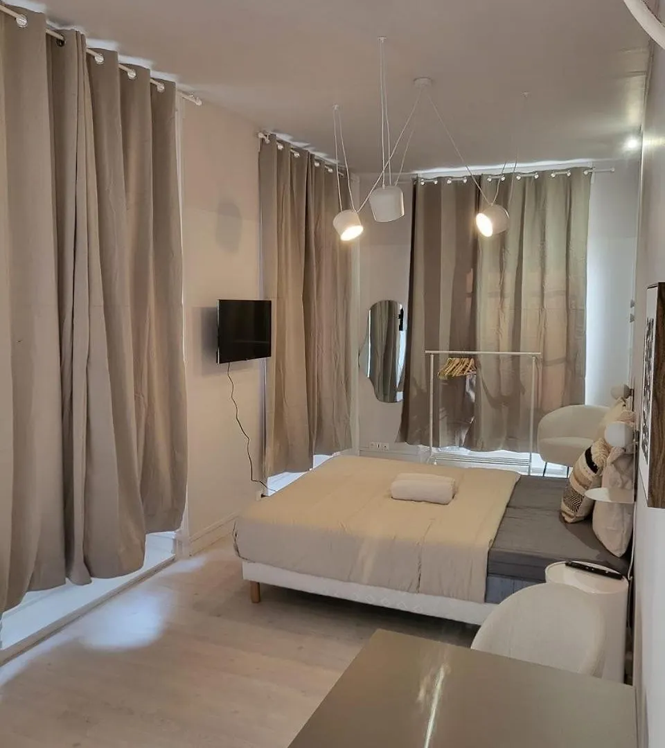 Suite Carry Villeurbanne 0*,  France